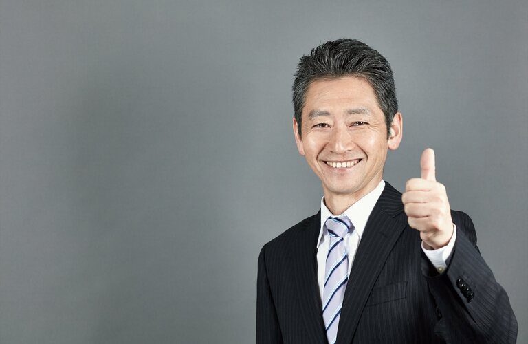 社会的な地位向上に合わせた40代の特別なスーツ | 福岡のオーダースーツならこだわりのBESPOKE ＯＨＢＡ