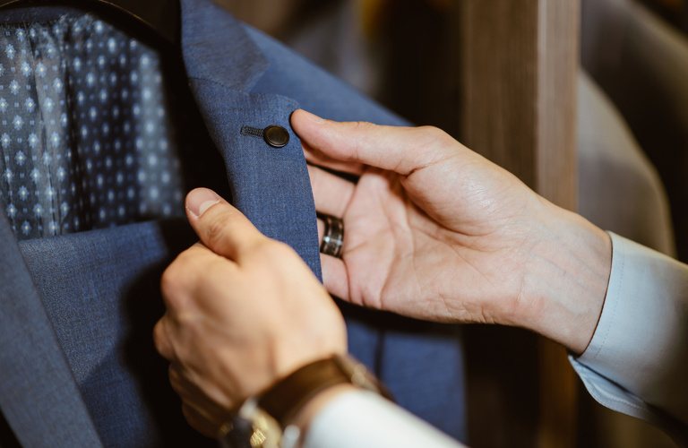 北九州市で体型に合ったおしゃれなスーツを制作 | 福岡のオーダースーツならこだわりのBESPOKE ＯＨＢＡ